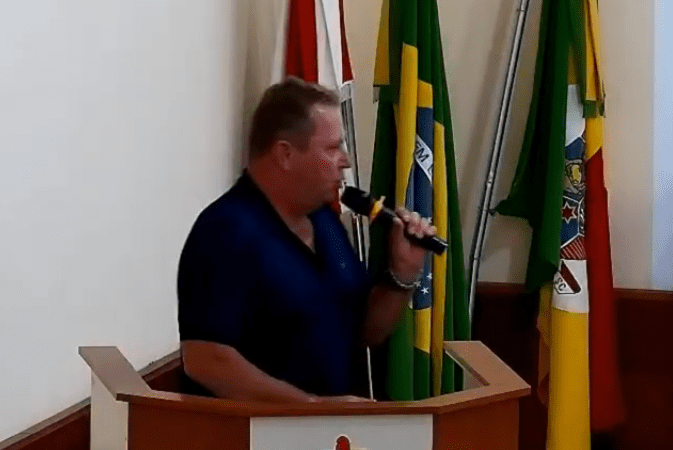 Vereador Evaldo Bauer apresenta indicações, alerta sobre ponte e comenta gratificação a motoristas em sessão da Câmara