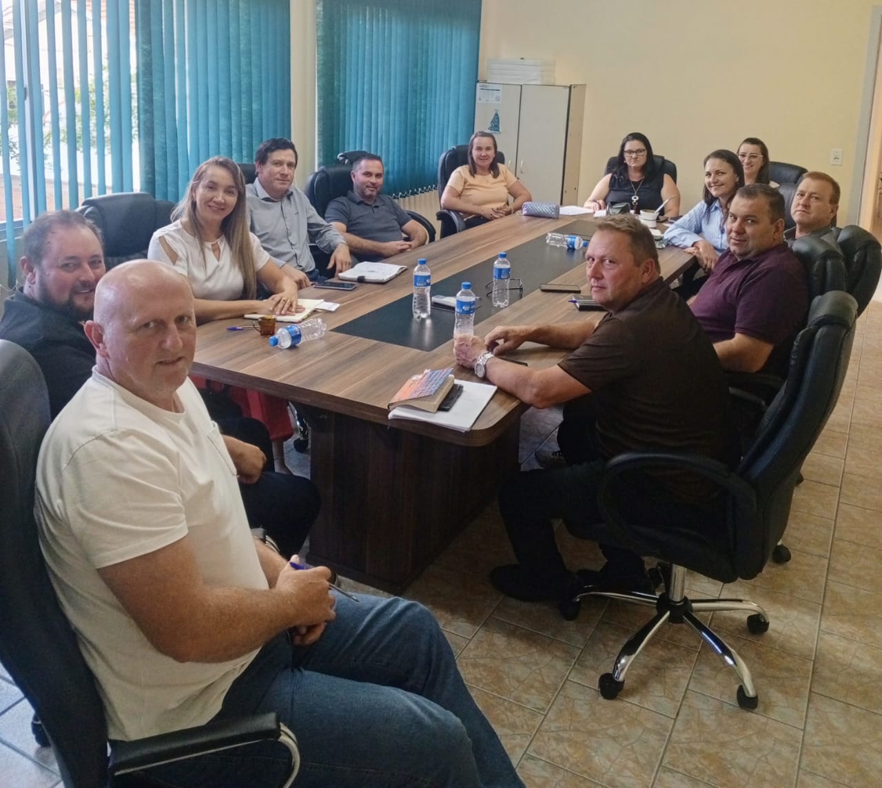 PREFEITA VALQUIRIA SCHWARZ E VEREADORES DISCUTEM PROJETOS ESTRATÉGICOS PARA SANTA TEREZINHA