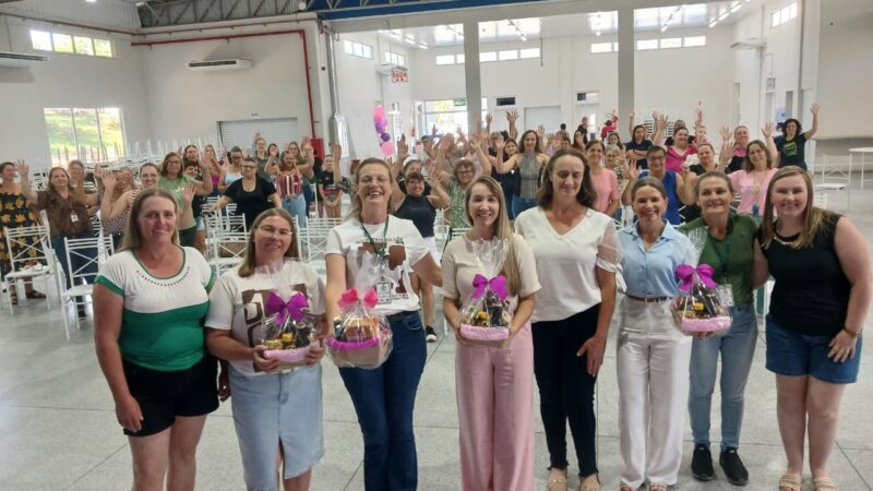 Valquíria Schwarz palestra para mulheres agricultoras em Salete