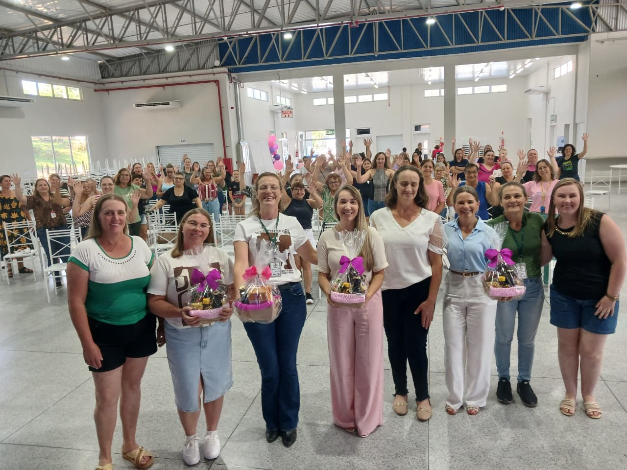 Valquíria Schwarz palestra para mulheres agricultoras em Salete