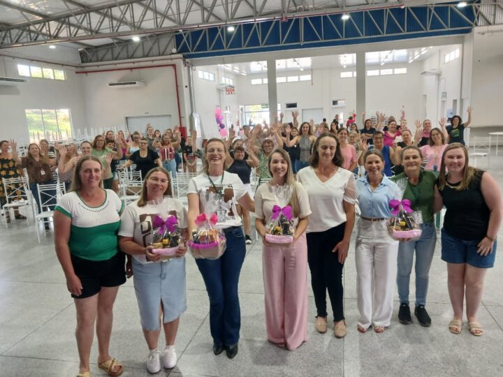 Valquíria Schwarz palestra para mulheres agricultores em Salete
