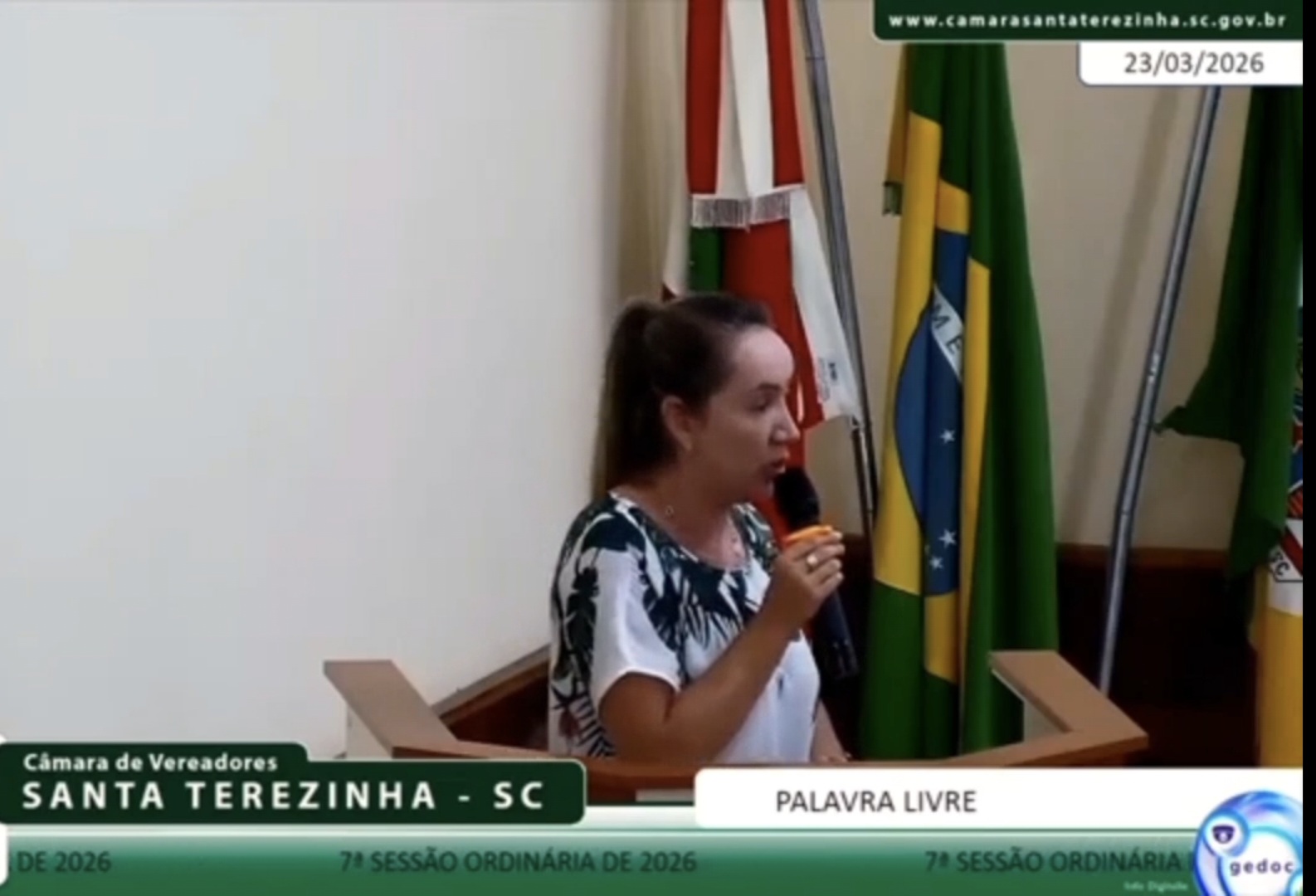 Prefeita destaca investimentos em agricultura, saúde e infraestrutura durante sessão na Câmara de Santa Terezinha