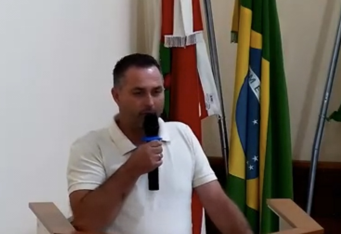 Vereador Laércio Batista destaca emoção da Paixão de Cristo e agradece melhorias no interior durante sessão em Santa Terezinha