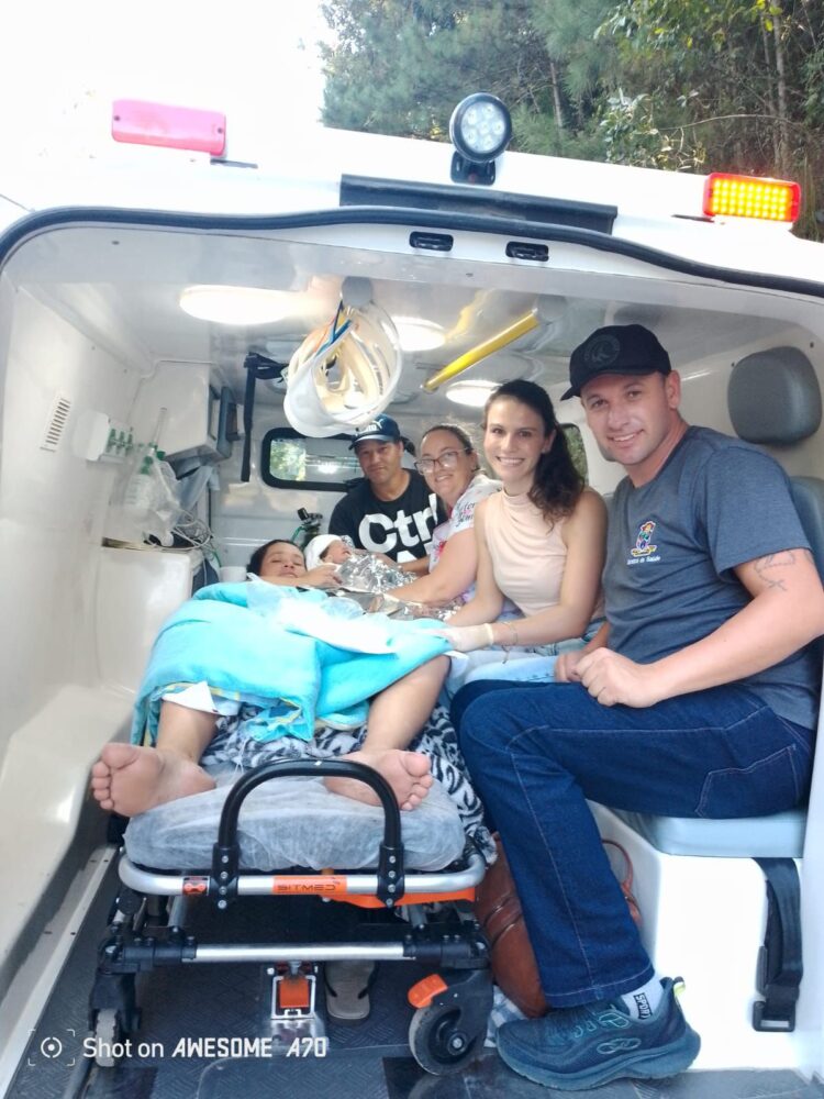 Bebê nasce dentro de ambulância de Santa Terezinha durante atendimento de emergência
