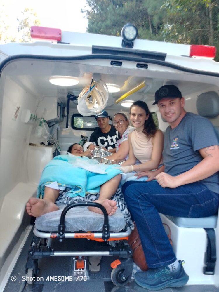 Bebê nasce dentro de ambulância de Santa Terezinha durante atendimento de emergência
