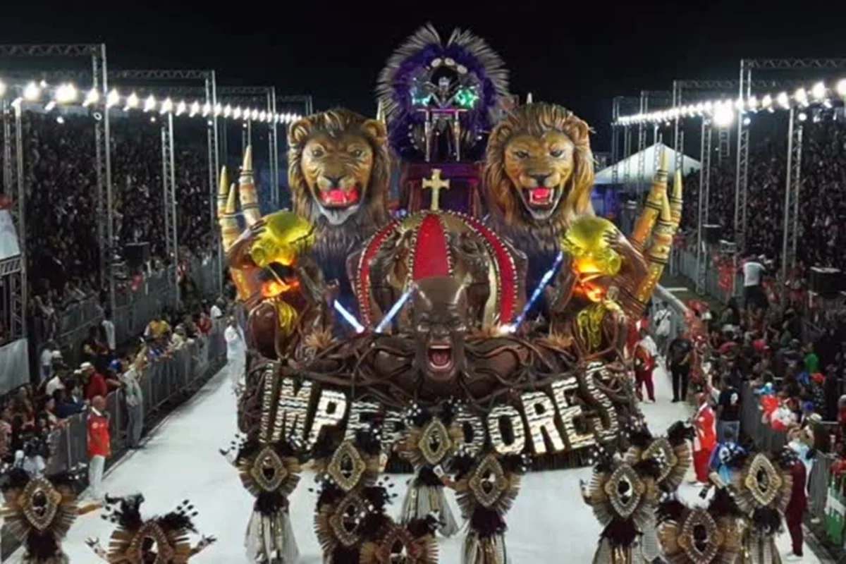 Carnaval de Porto Alegre encerra com emoção, público recorde e bicampeonato da Imperadores do Samba