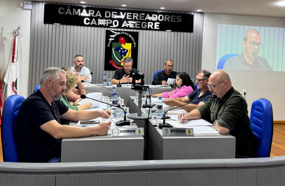 Vereadores aprovam pagamento de um terço sobre salários para 45 dias de férias aos professores