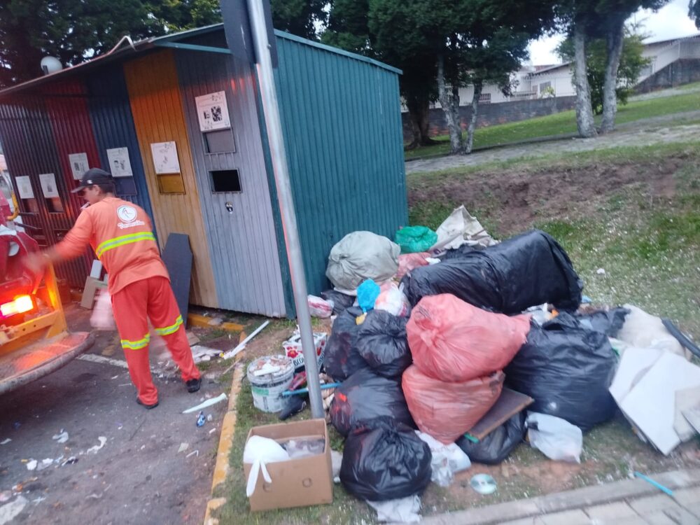 Descarte irregular de resíduos compromete a limpeza urbana e o meio ambiente