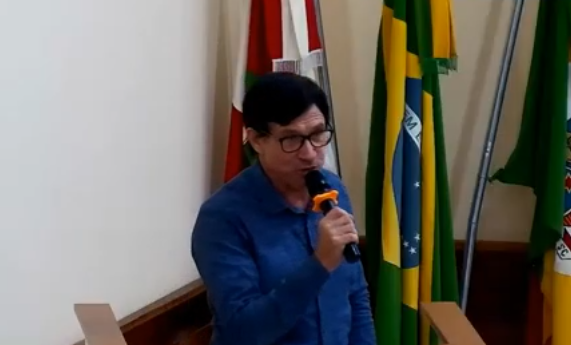 Vereador Pascoal Schultz rebate críticas e destaca recursos para Santa Terezinha durante sessão da Câmara