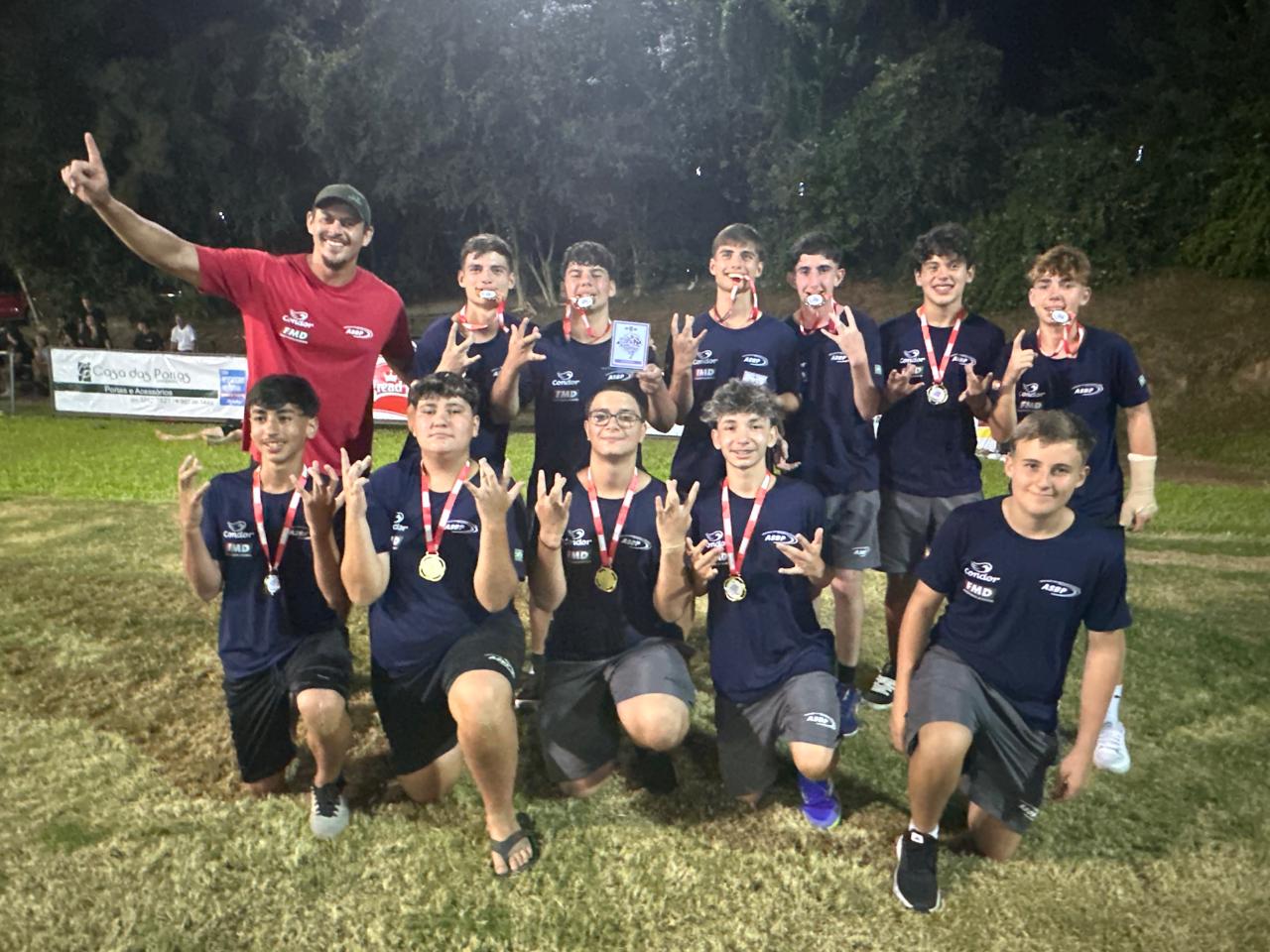 Punhobol de São Bento do Sul brilha em torneio internacional e conquista ouro e prata no RS