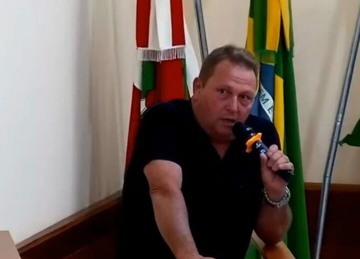 Vereador cobra melhorias na saúde e o andamento de projeto de asfalto em Santa Terezinha