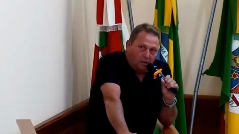 Vereador cobra melhorias na saúde e o andamento de projeto de asfalto em Santa Terezinha