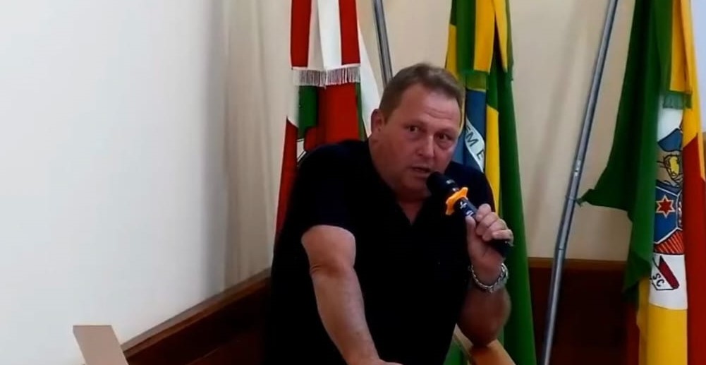 Vereador cobra melhorias na saúde e o andamento de projeto de asfalto em Santa Terezinha