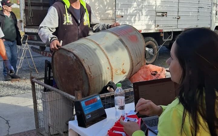 Câmbio Verde recolhe 4 toneladas de recicláveis em ação no Ecoparque do Samae