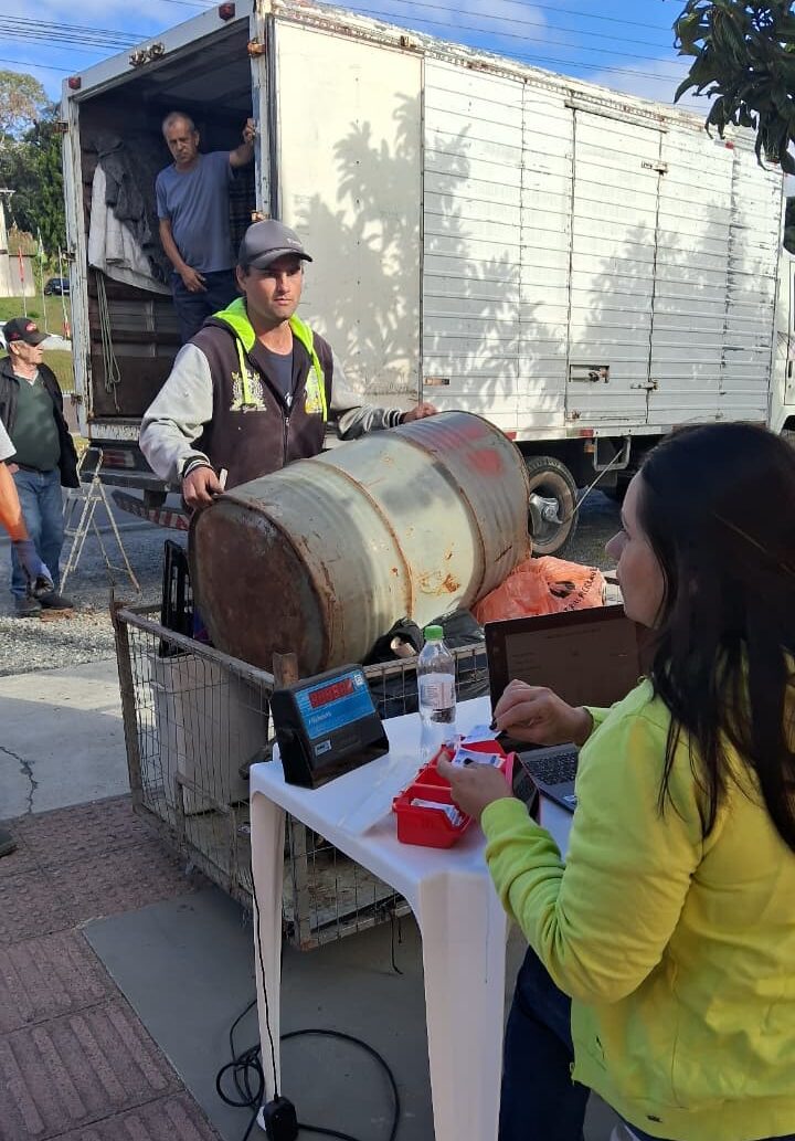 Câmbio Verde recolhe 4 toneladas de recicláveis em ação no Ecoparque do Samae