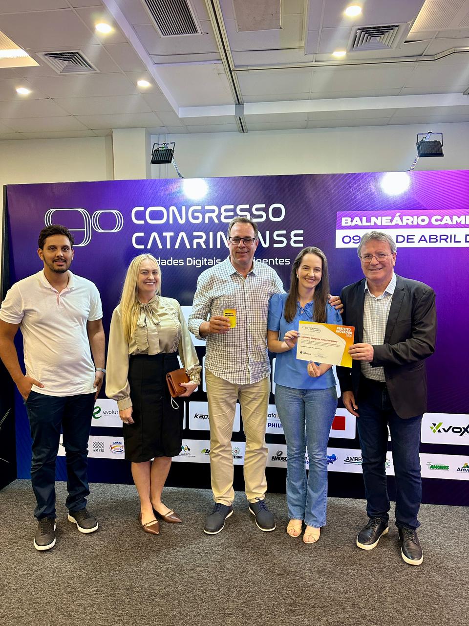 Prefeito de São Bento do Sul recebe prêmio de Prefeito Inovador por avanços no transporte coletivo