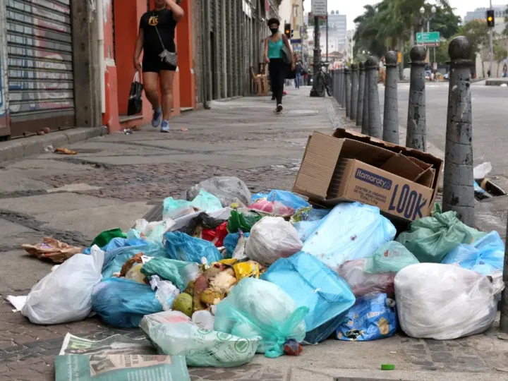 Câmara aprova projeto que prevê multa para descarte irregular de lixo em vias públicas