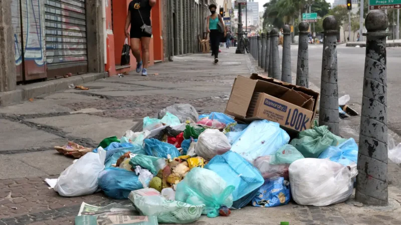 Câmara aprova projeto que prevê multa para descarte irregular de lixo em vias públicas