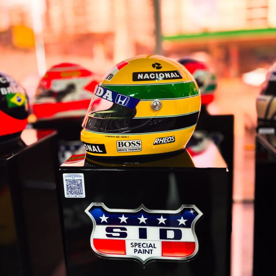 ArcelorMittal leva cultura e segurança, com exposição de capacetes de ídolos do automobilismo brasileiro, ao Festival Literário de Santa Catarina