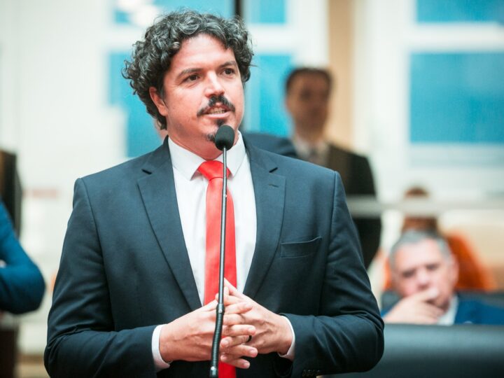 Fim da escala 6×1 será pauta de audiência pública na Alesc, requerida pelo deputado Marquito