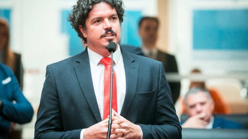 Fim da escala 6×1 será pauta de audiência pública na Alesc, requerida pelo deputado Marquito