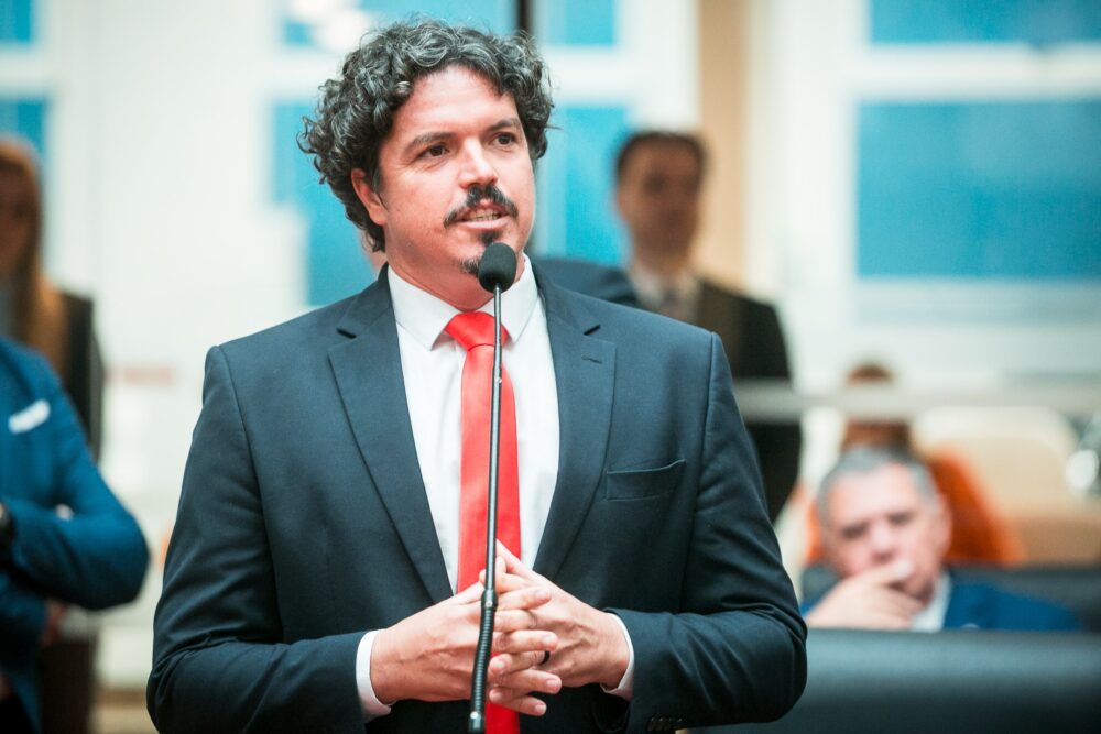 Fim da escala 6×1 será pauta de audiência pública na Alesc, requerida pelo deputado Marquito