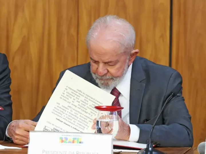 Lula veta projeto que reconhecia estágio como experiência profissional em concursos públicos