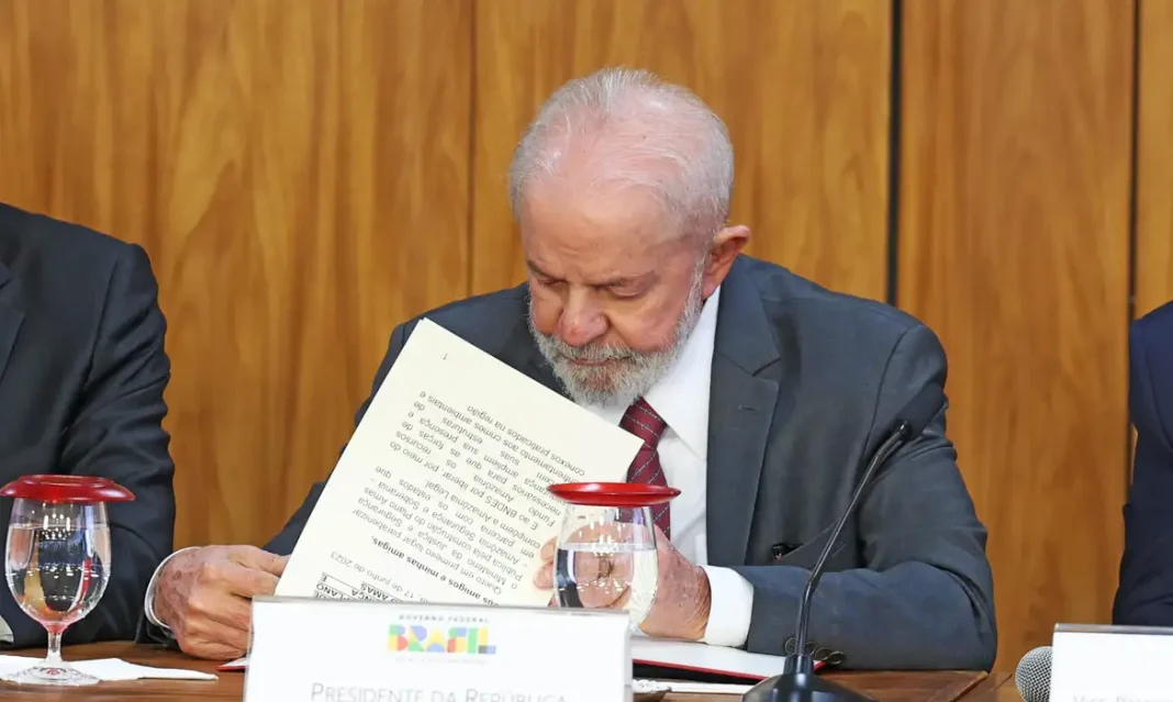 Lula veta projeto que reconhecia estágio como experiência profissional em concursos públicos