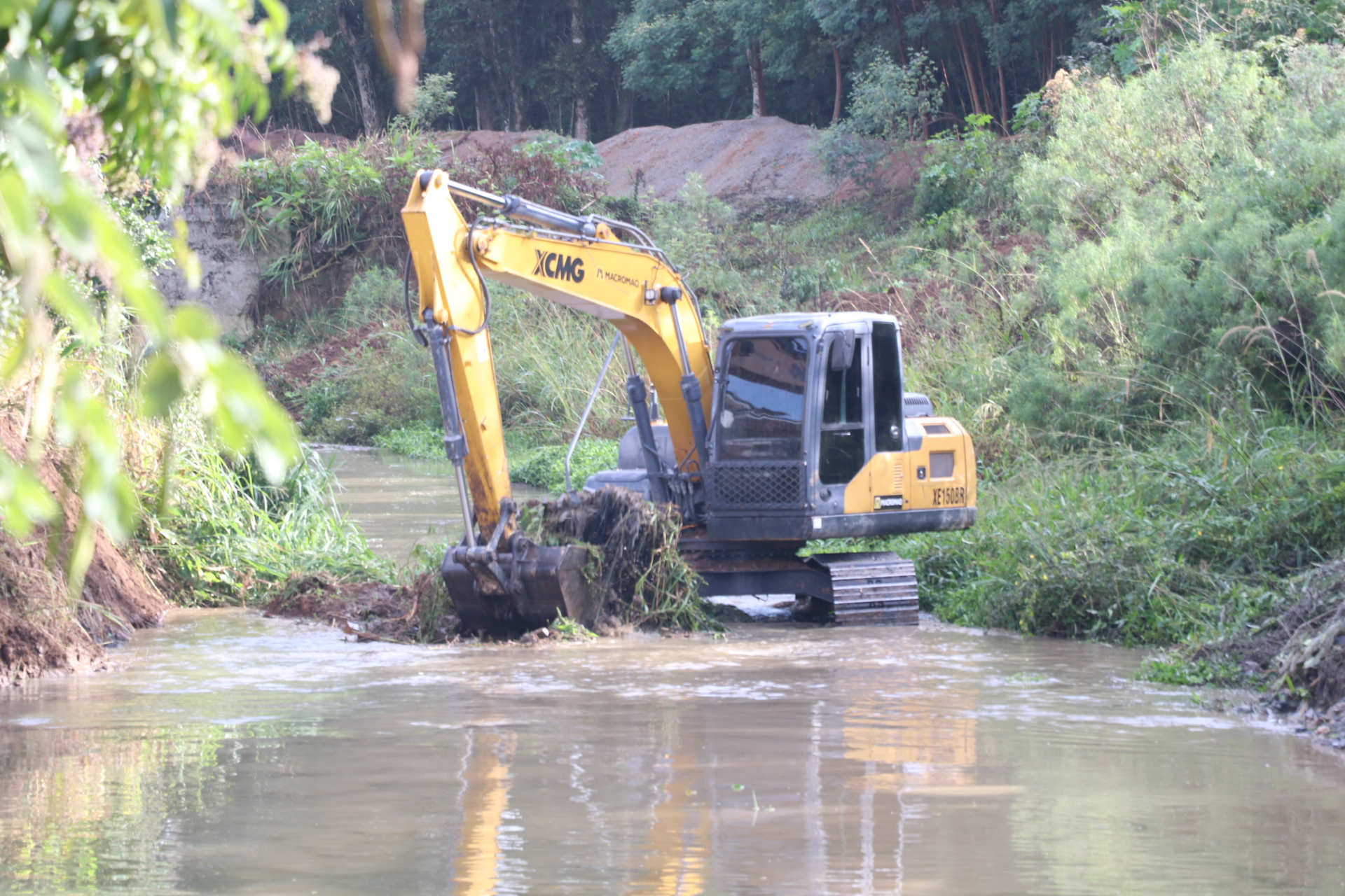 Prefeitura de Papanduva intensifica limpeza do Rio Papanduva e manutenção de bueiros