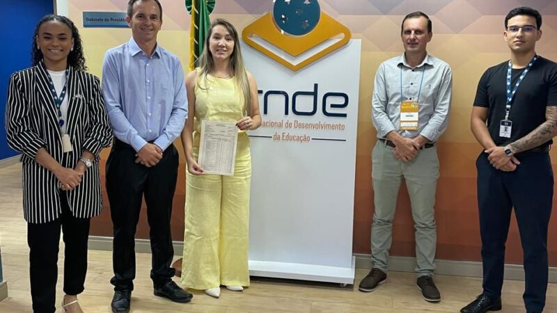 Prefeita e vice de Santa Terezinha participam da Marcha dos Prefeitos e buscam recursos para creche em Brasília