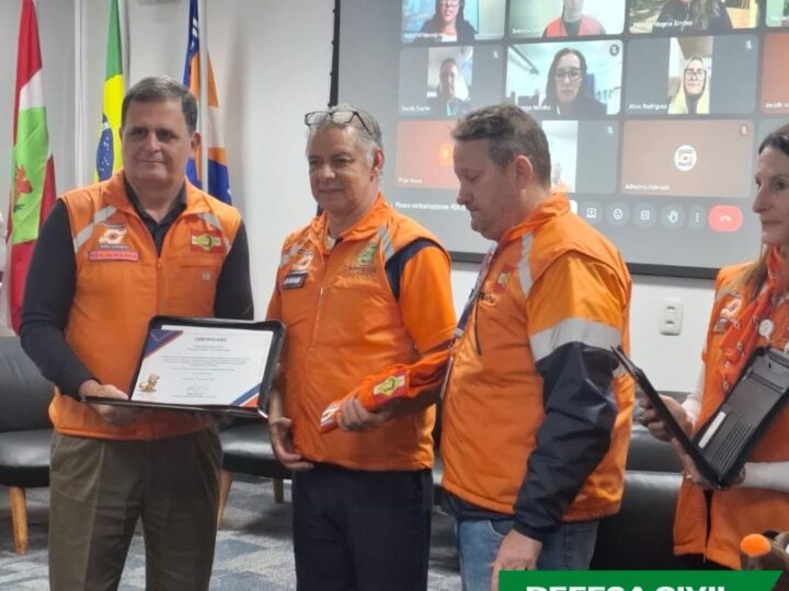 Cleo Machado, recebeu o título de Embaixador do Programa Defesa Civil na Escola