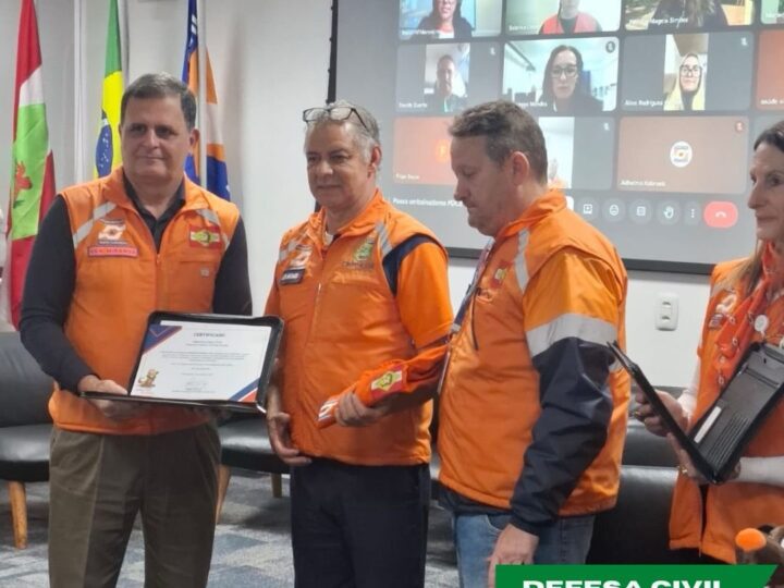 Cleo Machado recebe título de Embaixador do Programa Defesa Civil na Escola em Campo Alegre