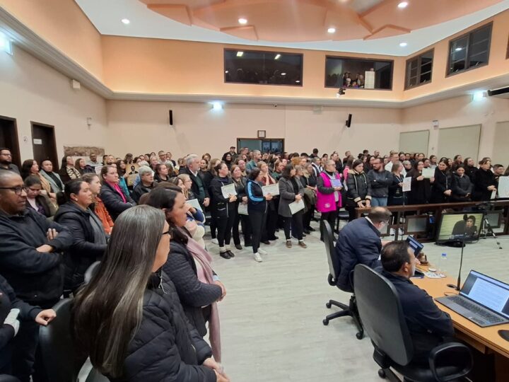 Projeto contra os Professores é aprovado e educadores prometem Greve