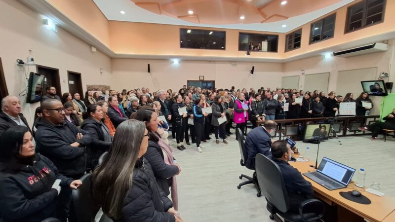 Projeto contra os Professores é aprovado e educadores prometem Greve