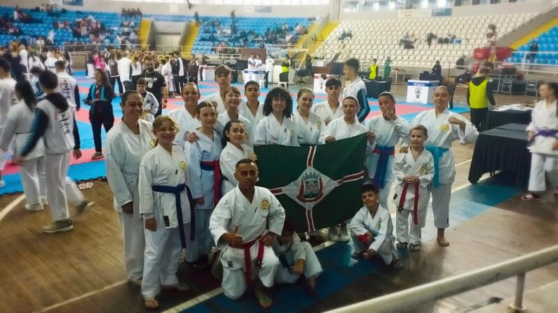 Academia Conjopan / FMD conquista 20 medalhas na Taça Santa Catarina de Karatê em Blumenau