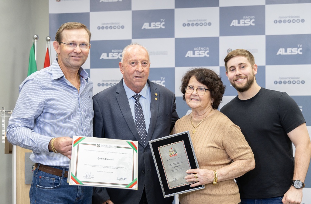 Deputado Oscar Gutz homenageia Queijos Possamai por prêmio mundial de melhor queijo