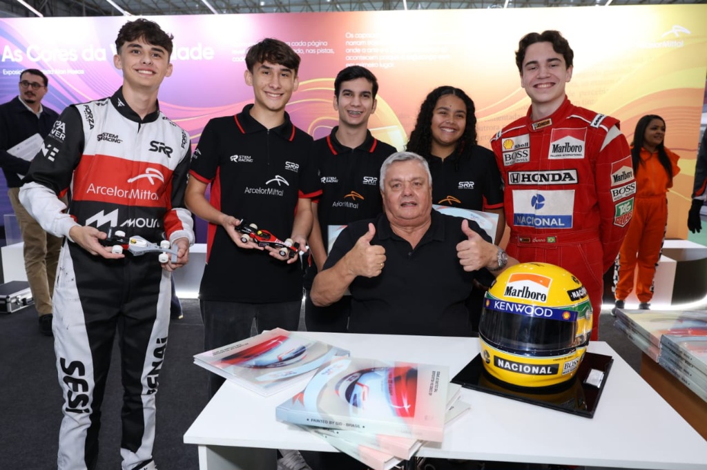 Lançamento do livro “As Cores da Velocidade” reúne fãs do automobilismo em Joinville