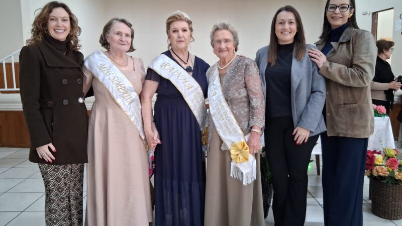 O brilho, a elegância e a alegria da melhor idade marcaram a tarde desta segunda-feira (11) durante a escolha da Realeza 2026 do Grupo Paraíso da Terceira Idade. 