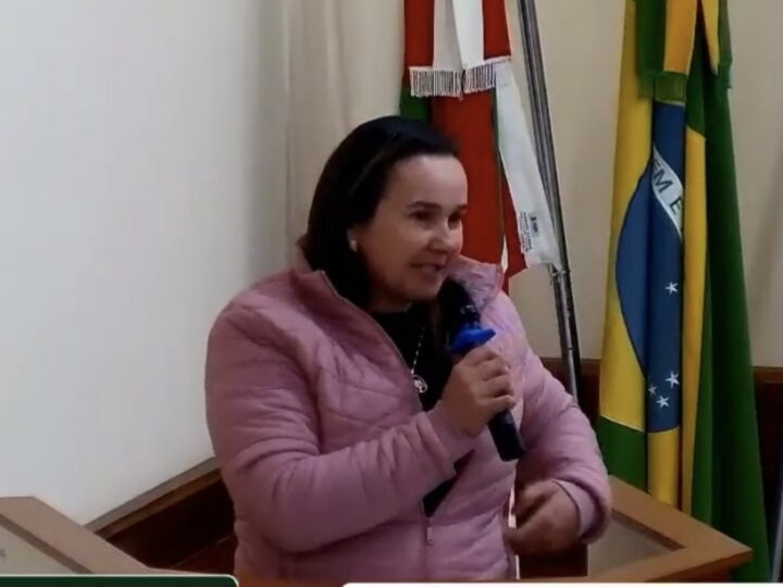Vereadora Maria Solange destaca conclusão de ponte no Itajaí e convida comunidade para festa no Craveiro
