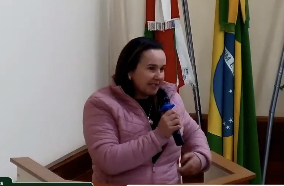 Vereadora Maria Solange destaca conclusão de ponte no Itajaí e convida comunidade para festa no Craveiro