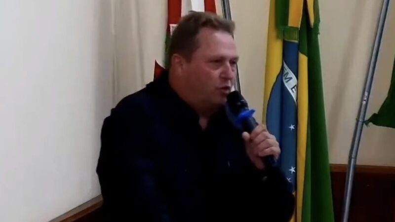 Vereador Evaldo Bauer solicita serviço de retroescavadeira e destaca nomeação da esposa para assessoria parlamentar