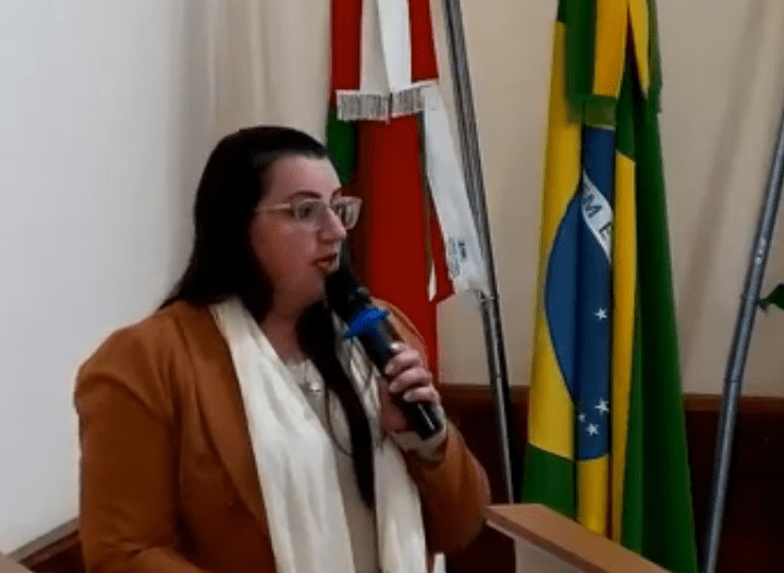 Marilia Nutricionista homenageia mães, merendeiras e profissionais da saúde na Câmara de Santa Terezinha