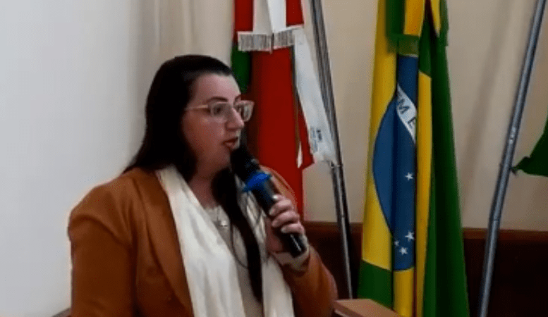 Marilia Nutricionista homenageia mães, merendeiras e profissionais da saúde na Câmara de Santa Terezinha