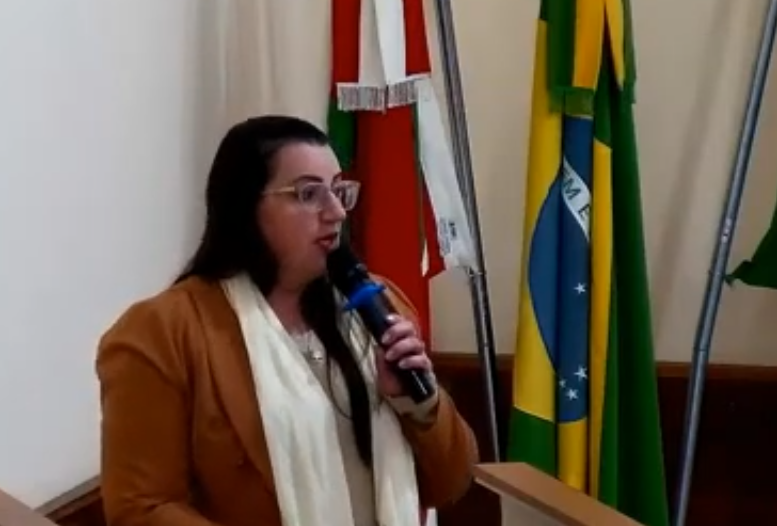 Marilia Nutricionista homenageia mães, merendeiras e profissionais da saúde na Câmara de Santa Terezinha