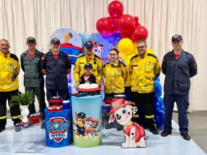 Aniversário com surpresa: sonho de criança se realiza com visita dos bombeiros em Canoinhas