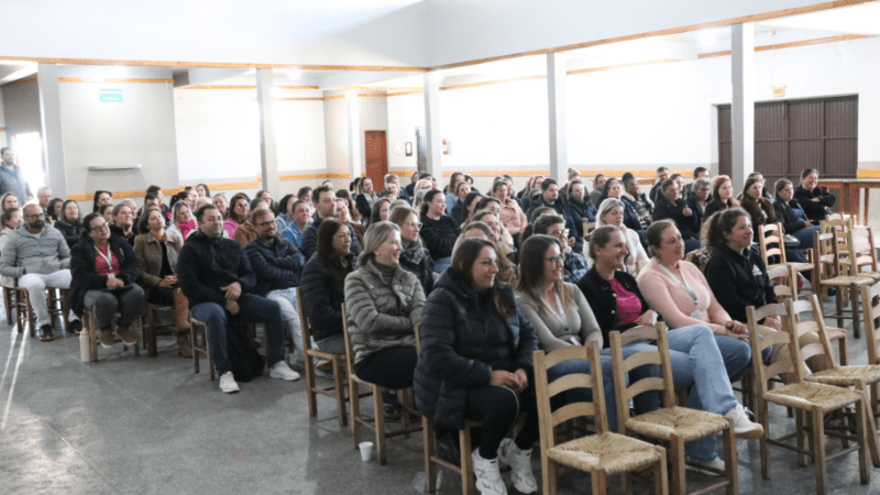 Profissionais da enfermagem de Papanduva recebem homenagem com stand-up do “Enfermeiro Sincero”