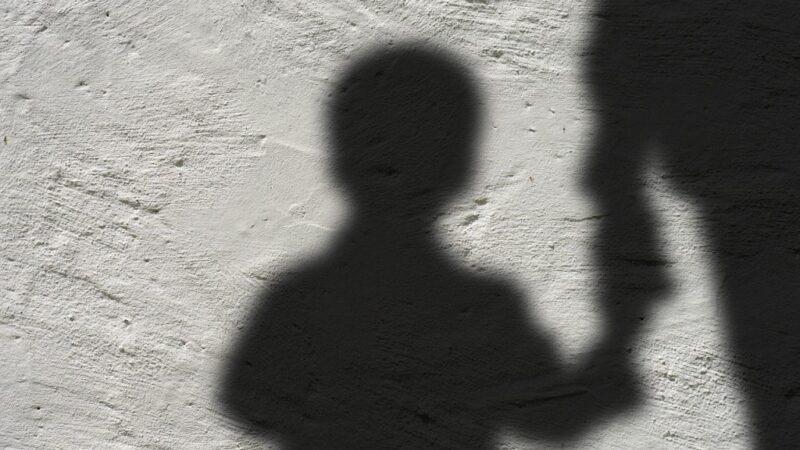 Menino autista de quatro anos morre após ser espancado por ex-vizinho em Minas Gerais