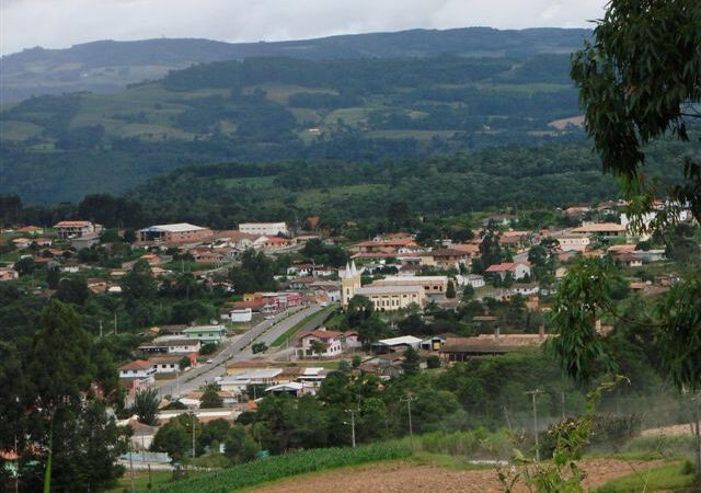 Moradores de Santa Terezinha enfrentam dias sem sinal da TIM e cobram solução