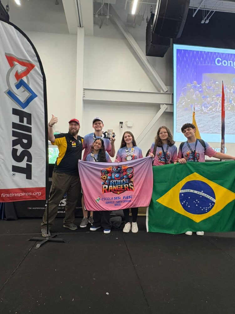 Estudantes da Escola SESI Moinho de Referência conquistam o mundo com projeto inovador de robótica