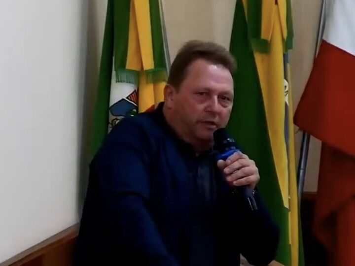 Vereador Evaldo Bauer cobra esclarecimentos sobre folha de pagamento, defende reajuste de diárias e destaca investimentos em parquinhos infantis